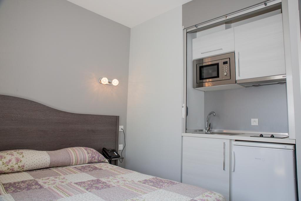 Annexe Hotel De La Gare อองดาเย ภายนอก รูปภาพ