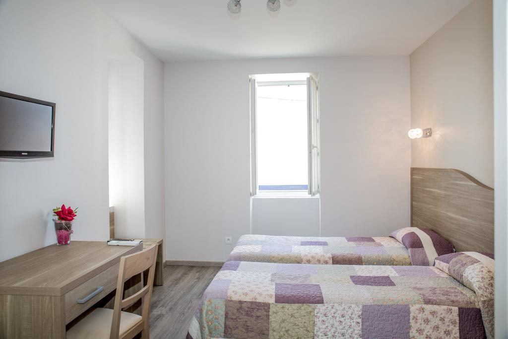 Annexe Hotel De La Gare อองดาเย ภายนอก รูปภาพ